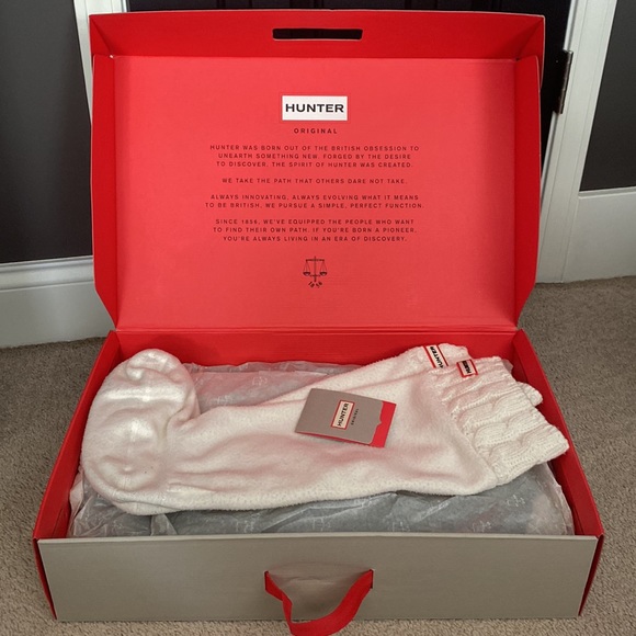 Hunter Tall Org Black Gloss Adjustable Back Rain Boots and Cable Knit Boot Socks - Picture 13 of 16